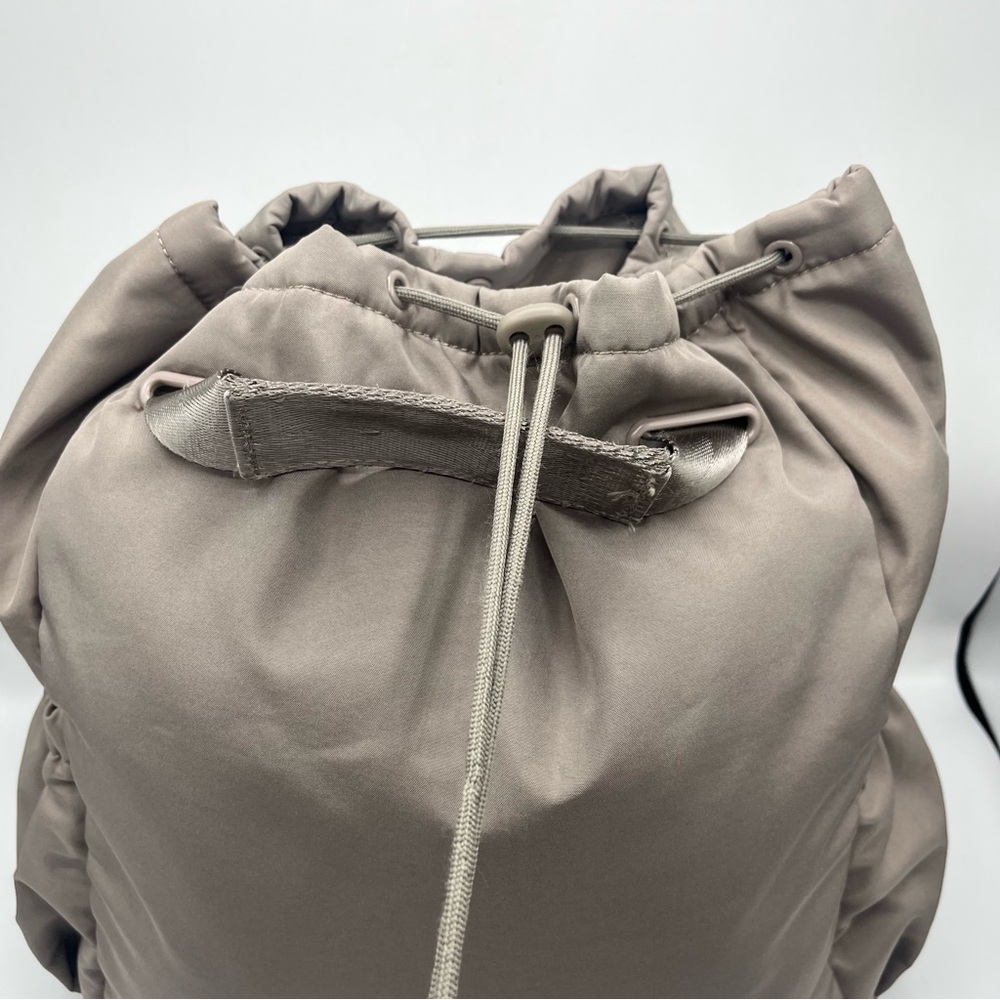Beyond Yoga Convertible Gym Bag Backpack In Birch Gray - Picture 4 of 10